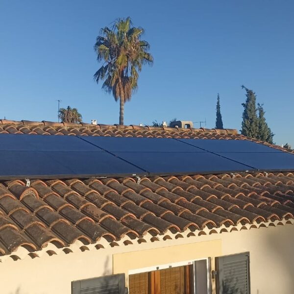 Installation 3KWc de panneaux photovoltaïques à Hyères dans le Var